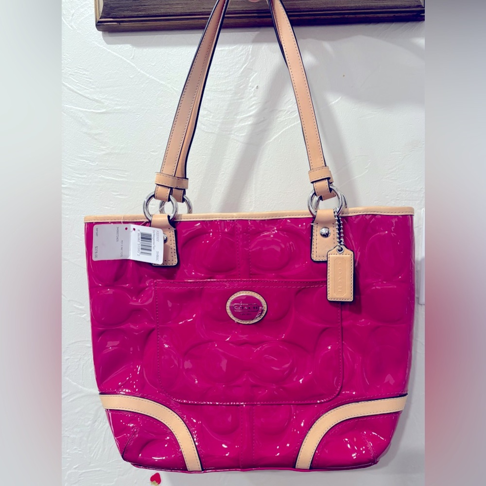 NWT COACH PEYTON PATENT LEATHER PURSE